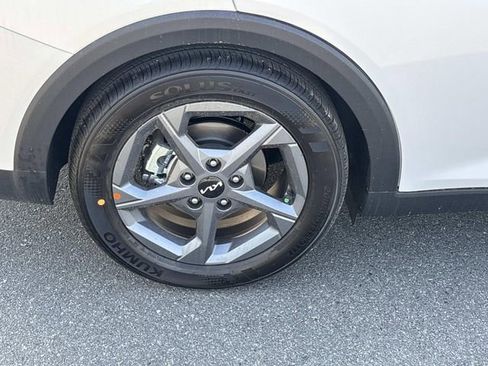 New 2026 Kia K4 LXS image 7