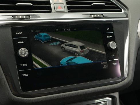 Used 2021 Volkswagen Tiguan SE R-Line image 42