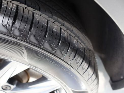 Used 2022 Volkswagen Tiguan SE image 44