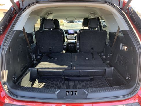 Used 2022 Ford Explorer XLT w/ Equipment Group 202A image 34