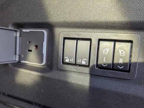 Used 2023 Chevrolet Tahoe Premier w/ Premium Package 2 image 6