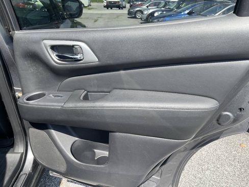 Used 2019 Nissan Pathfinder S AWD/4WD image 26
