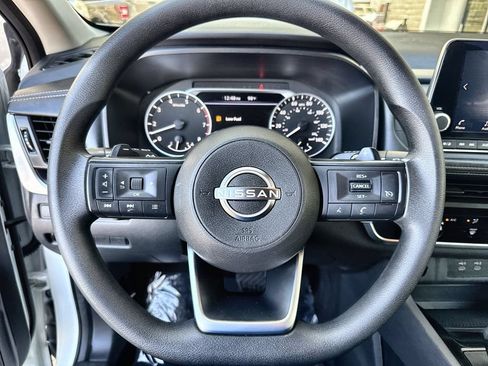 Used 2024 Nissan Rogue S FWD image 3