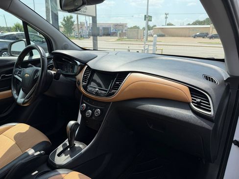 Used 2019 Chevrolet Trax LT w/ LT Convenience Package FWD image 15