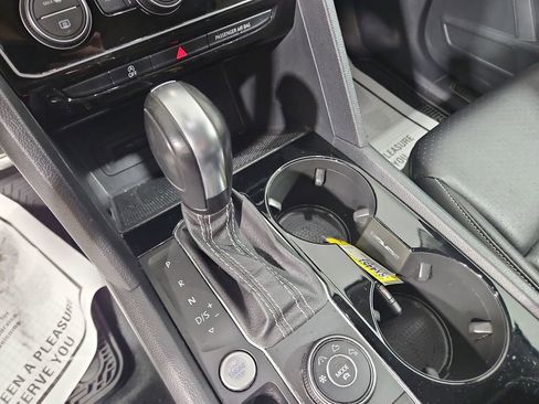 Used 2022 Volkswagen Atlas SEL R-Line AWD/4WD image 24