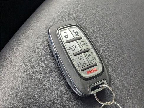 New 2026 Chrysler Pacifica Select image 29