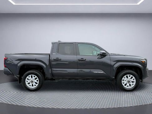 Used 2024 Toyota Tacoma SR5 AWD/4WD image 10