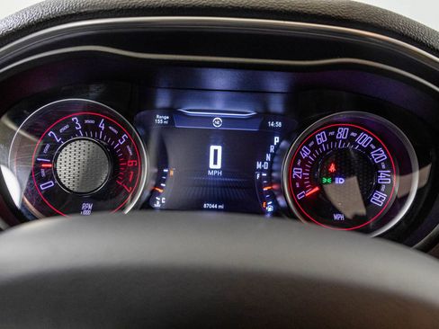 Used 2017 Dodge Challenger R/T image 32