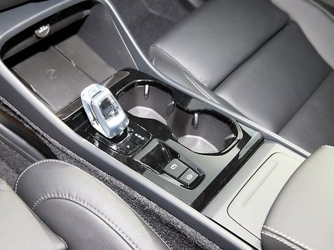 New 2026 Volvo XC40 B5 Ultra w/ Climate Package image 17