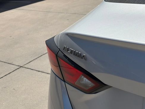 Used 2024 Nissan Altima 2.5 S FWD image 4