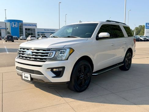 Used 2019 Ford Expedition XLT w/ Equipment Group 202A RWD image 3