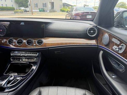 Used 2017 Mercedes-Benz E 300 4MATIC image 26