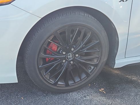 Used 2020 Toyota Camry SE image 7