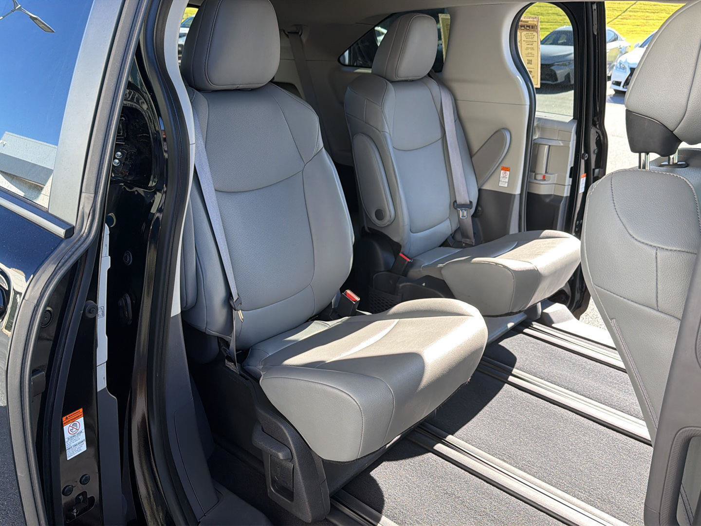Used 2023 Toyota Sienna XLE FWD image 14