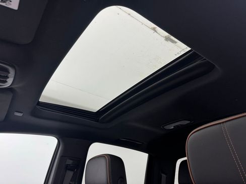 Used 2024 GMC Canyon AT4 w/ Technology Package image 5