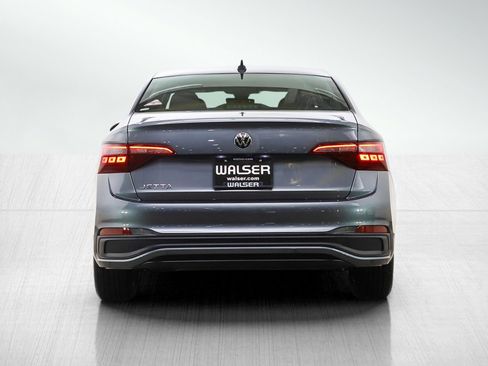 Used 2023 Volkswagen Jetta Sport image 4