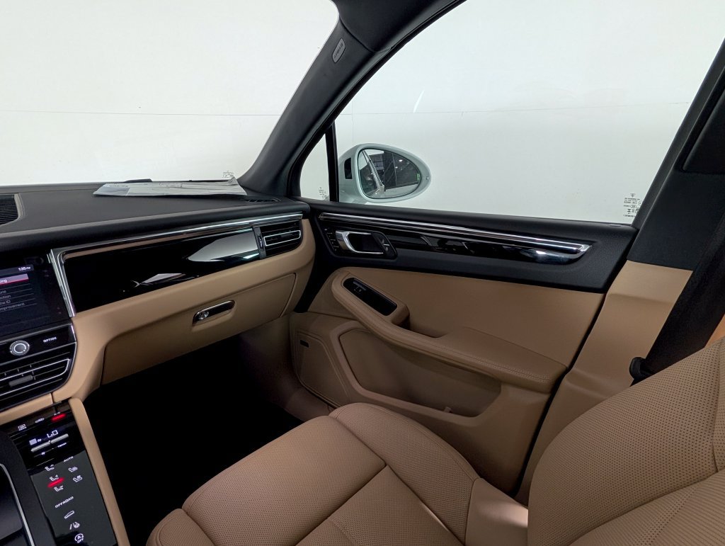 New 2026 Porsche Macan AWD/4WD image 23