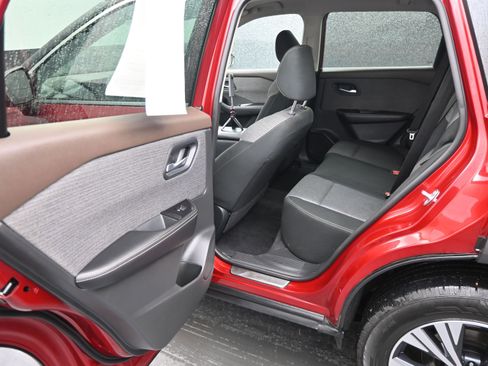 Used 2023 Nissan Rogue SV FWD image 10