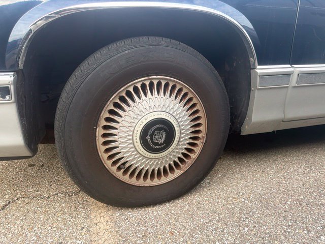Used 1993 Cadillac De Ville Sedan FWD image 3