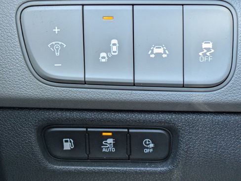 Certified 2019 Kia Niro EX FWD image 18