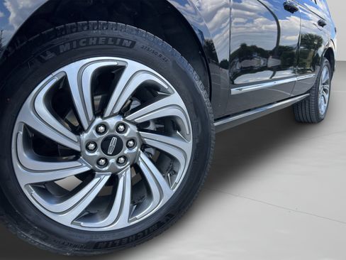 Certified 2023 Lincoln Navigator Reserve AWD/4WD image 37