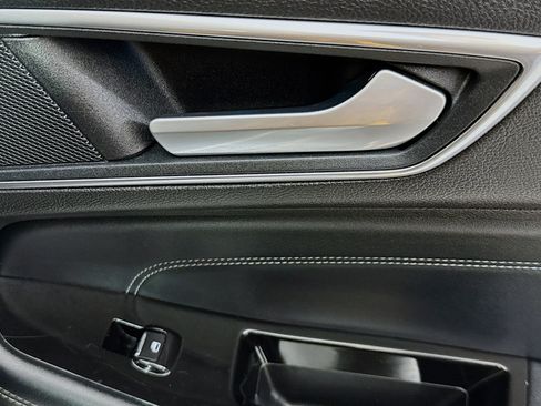 Used 2018 Ford Edge Titanium image 30