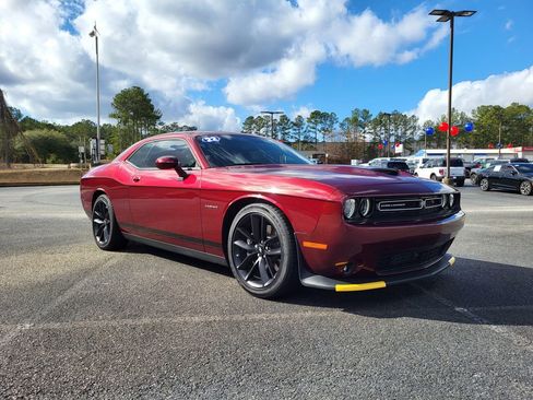 Used 2022 Dodge Challenger R/T w/ Plus Package image 3