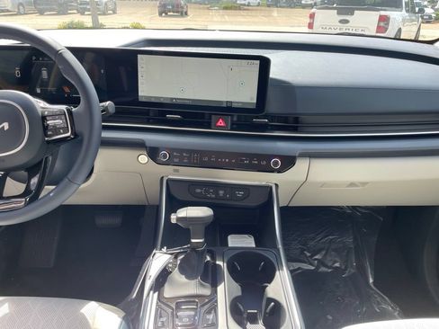 New 2026 Kia Carnival EX FWD image 11