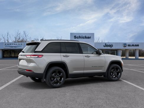 New 2025 Jeep Grand Cherokee Limited w/ Luxury Tech Group II AWD/4WD image 34
