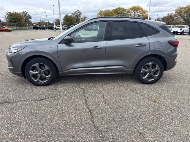 Used 2024 Ford Escape ST-Line w/ Tech Pack #1 AWD/4WD image 3