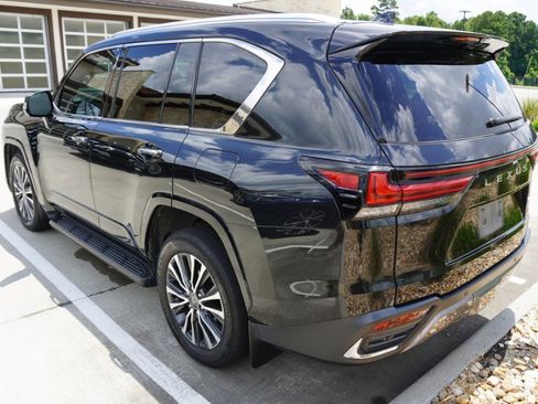 Used 2024 Lexus LX 600 4WD w/ Interior Upgrade Package image 7