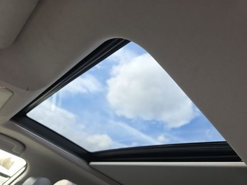 Used 2020 Toyota RAV4 Limited image 2