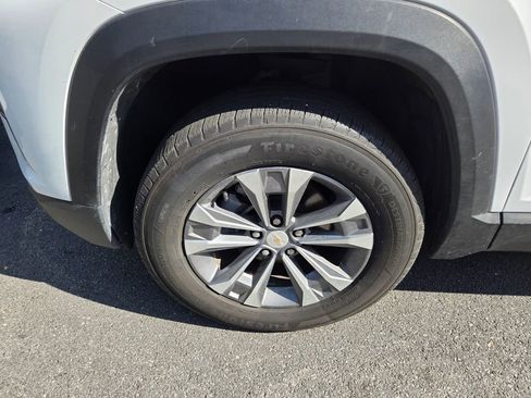 Used 2025 Chevrolet Equinox LT FWD image 3
