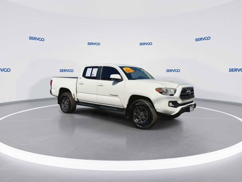 Used 2017 Toyota Tacoma SR5 image 2