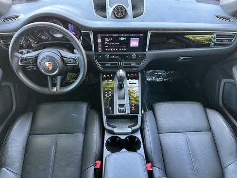 Certified 2025 Porsche Macan AWD/4WD image 6