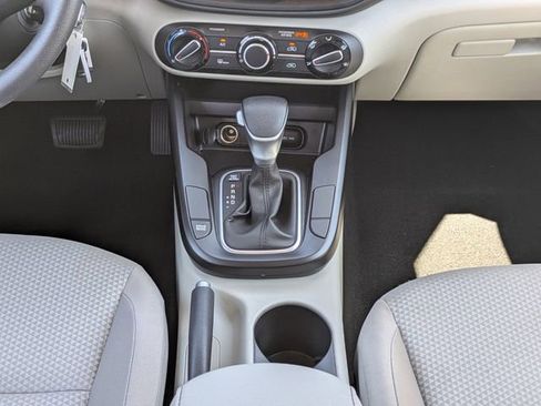 Used 2025 Kia Soul LX FWD image 18