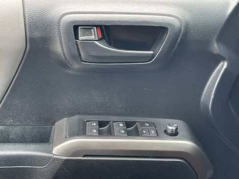 Used 2018 Toyota Tacoma SR5 RWD image 22