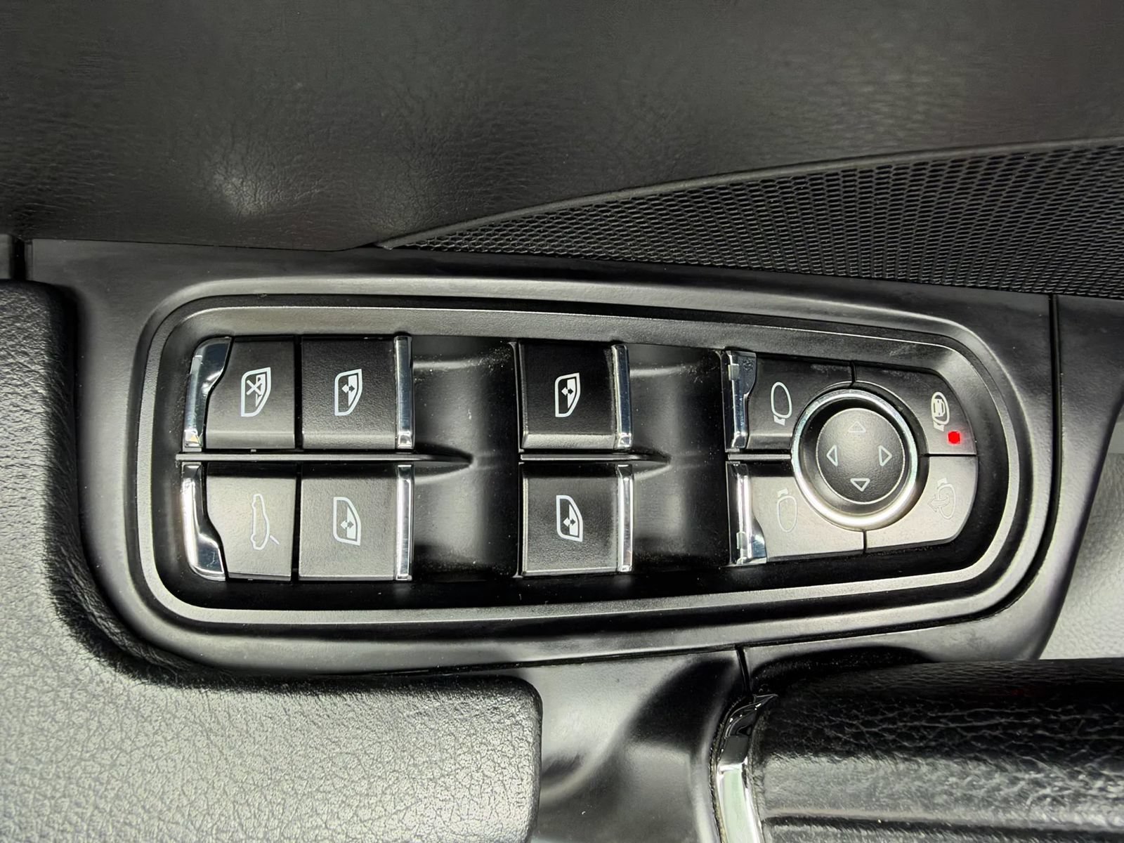 Used 2017 Porsche Cayenne AWD/4WD image 27