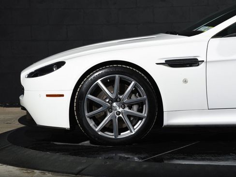 Used 2013 Aston Martin V8 Vantage Coupe image 33