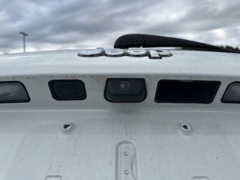 Used 2019 Jeep Cherokee Limited FWD image 12