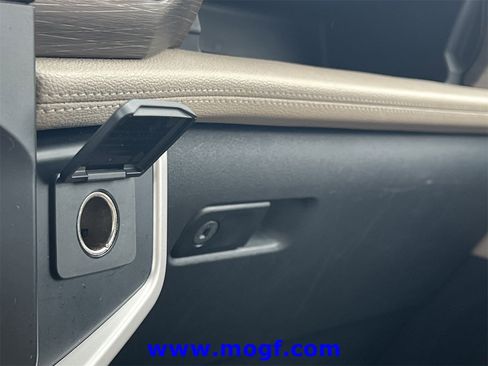 Used 2024 Ford Expedition Limited image 11