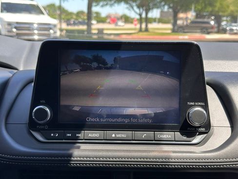 Used 2024 Nissan Rogue SV w/ SV Premium Package image 35