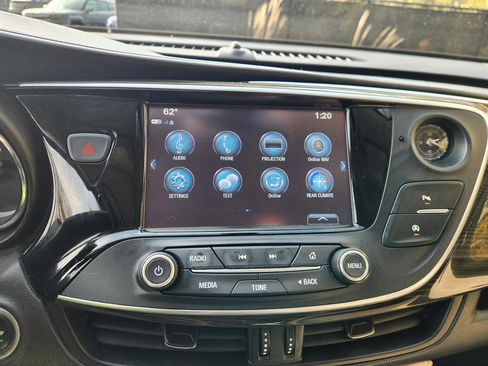 Used 2020 Buick Envision Essence image 35