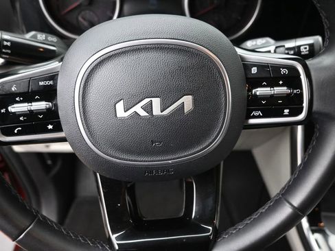 Used 2022 Kia Carnival EX FWD image 19