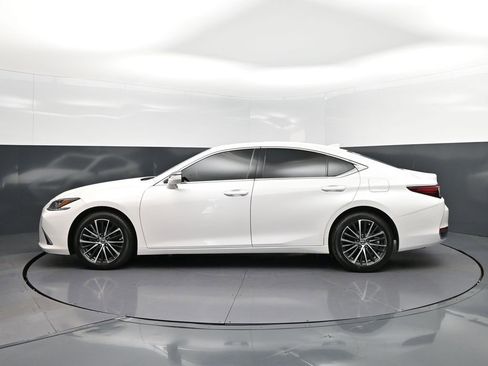 Certified 2024 Lexus ES 250 w/ Premium Package image 4