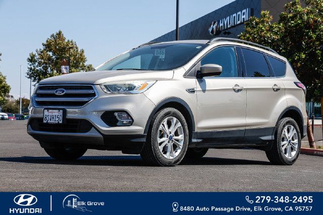 Used 2017 Ford Escape SE w/ Equipment Group 201A FWD image 1