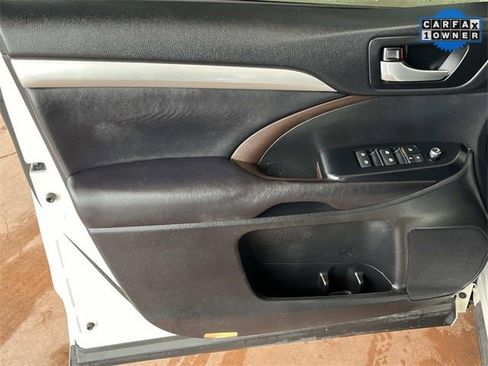 Used 2017 Toyota Highlander XLE image 27
