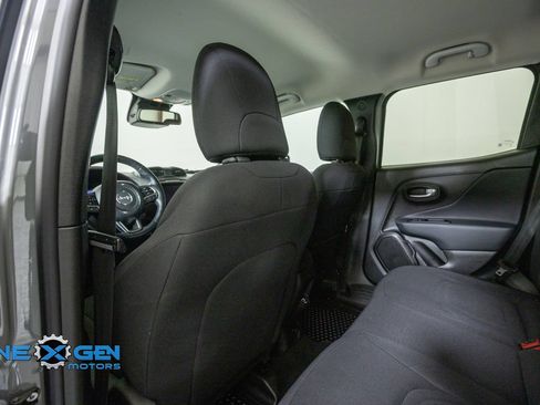 Used 2022 Jeep Renegade Latitude w/ Convenience Group AWD/4WD image 27