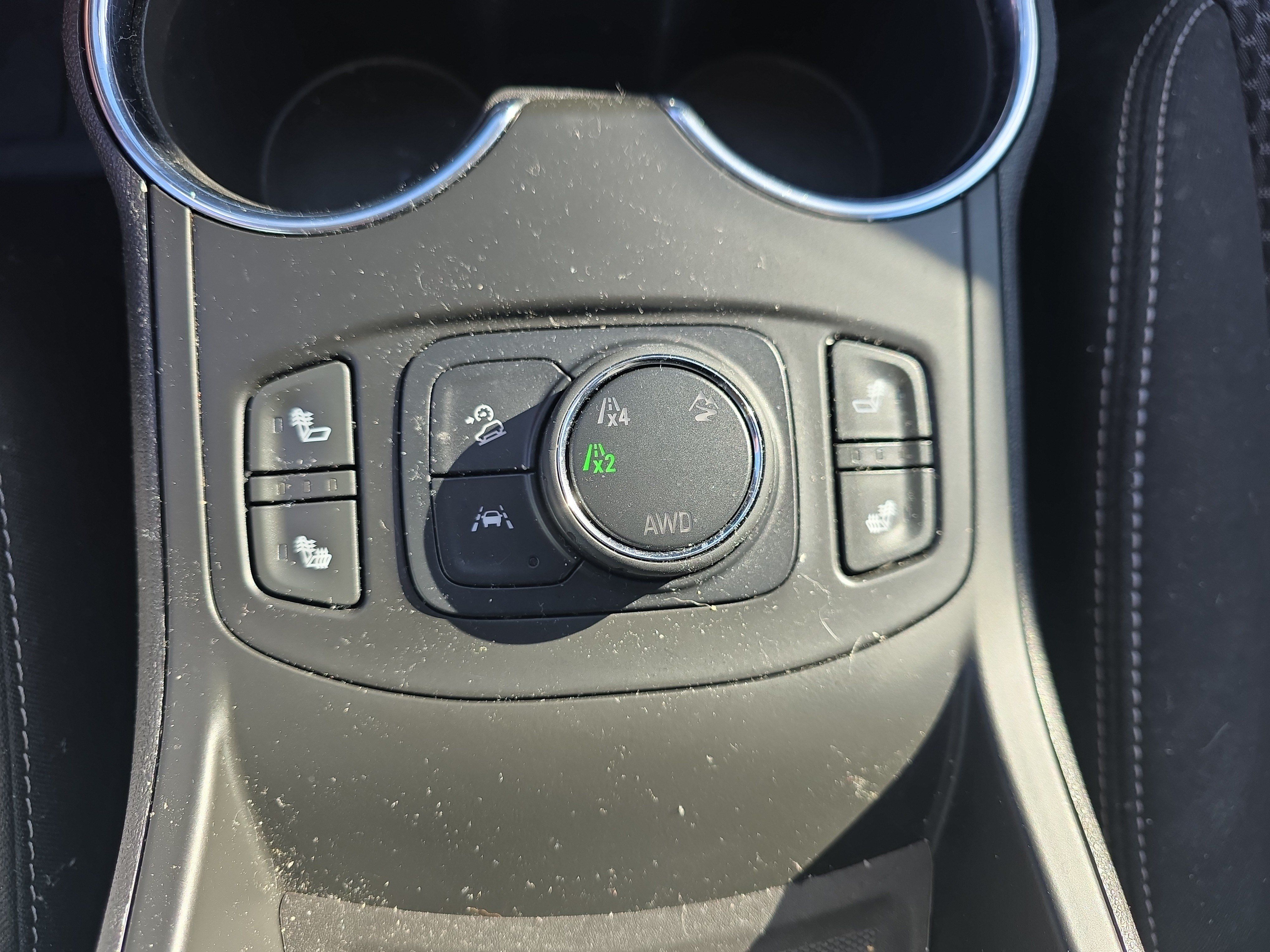Used 2023 GMC Terrain SLE w/ Driver Convenience Package AWD/4WD image 29