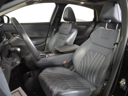 Used 2023 Nissan Ariya AWD/4WD image 9